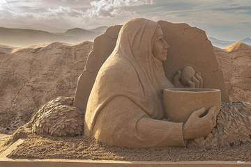 El famoso belén de arena de Las Canteras, icono de la Navidad grancanaria/Antonio Rico.